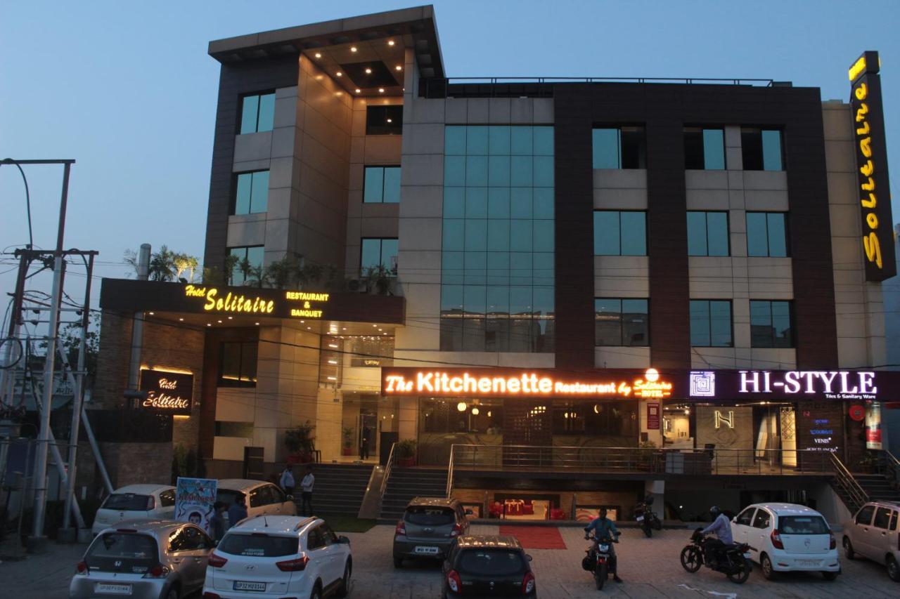Hotel Solitaire Chinhat Exteriör bild